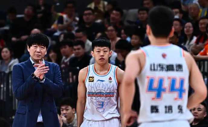CBA重磅罚单,1个罚6万,1个2万,名帅被重罚,吹罚裁判有结论|邱彪|克里斯|山东男篮|浙江男篮|同曦男篮_新浪体育_新浪新闻